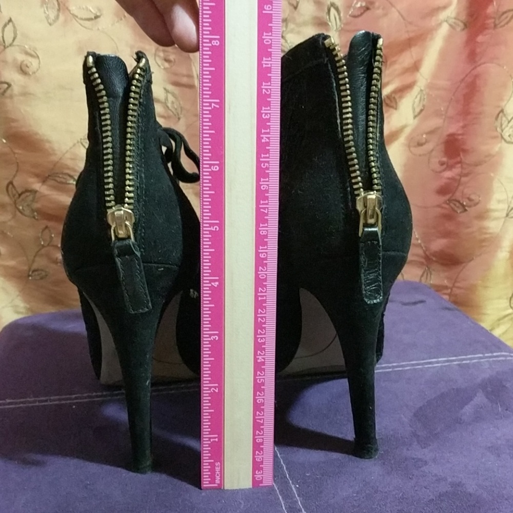 Shoes - Picture 3 of 5